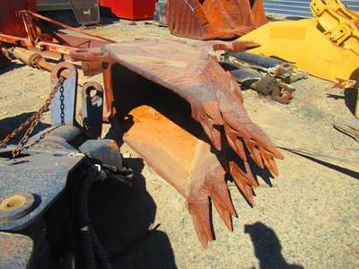 ADCO V BUCKET Rock Bucket