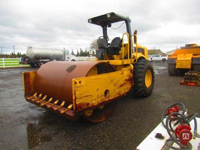 Caterpillar CS-583D Smooth Drum Roller Compactor