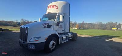 2022 Peterbilt 579 Day Cab Truck