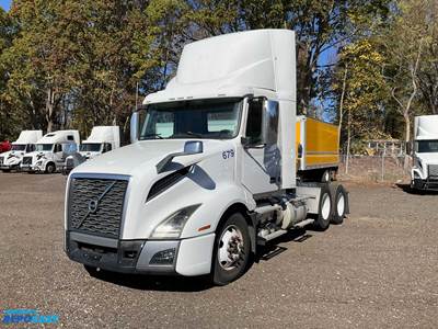 2019 Volvo VNL Day Cab Truck