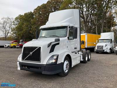 2016 Volvo VNL Day Cab Truck