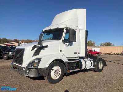 2015 Volvo VNL Day Cab Truck