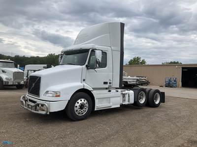 2016 Volvo VNL Day Cab Truck