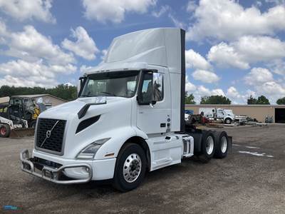 2019 Volvo VNR Day Cab Truck