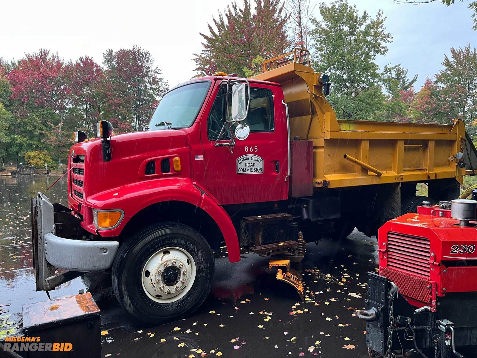 1998 Ford L8501 Dump Truck For Sale Grand Haven, MI 304244 (1121