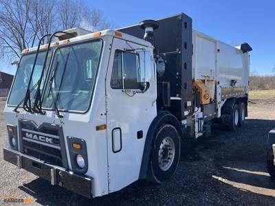 2013 Mack LEU633 Refuse packer body with auto arm. Garbage Truck