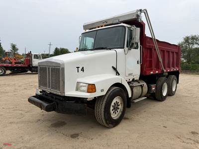 1990 WhiteGMC WCA Dump Truck