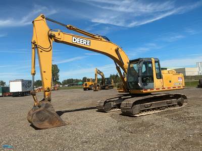 2005 John Deere 200C Excavator