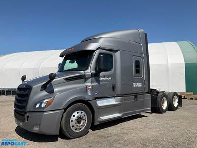 2020 Freightliner Cascadia Sleeper Semi Truck