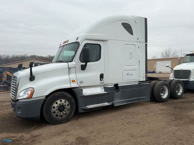 2016 Freightliner Cascadia Evolution Sleeper Semi Truck