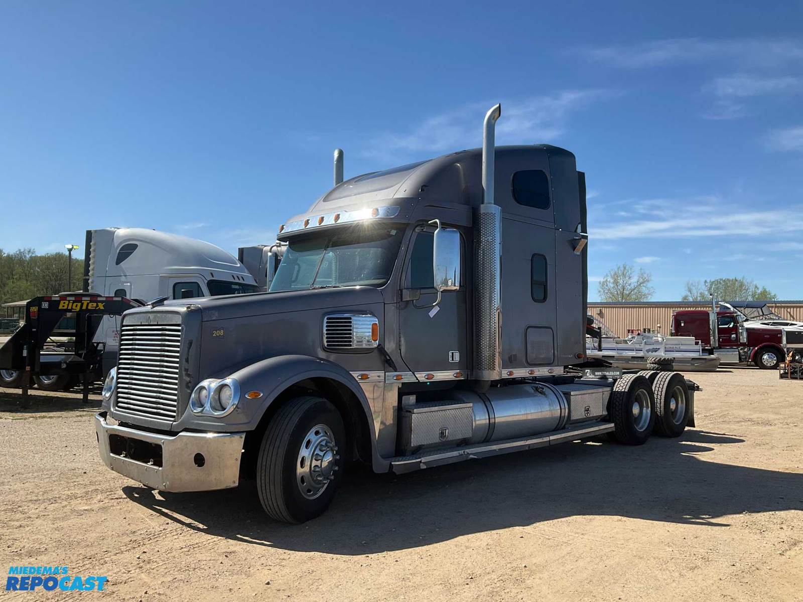 2013 Freightliner Coronado Sleeper Semi Truck For Sale Wayland, MI