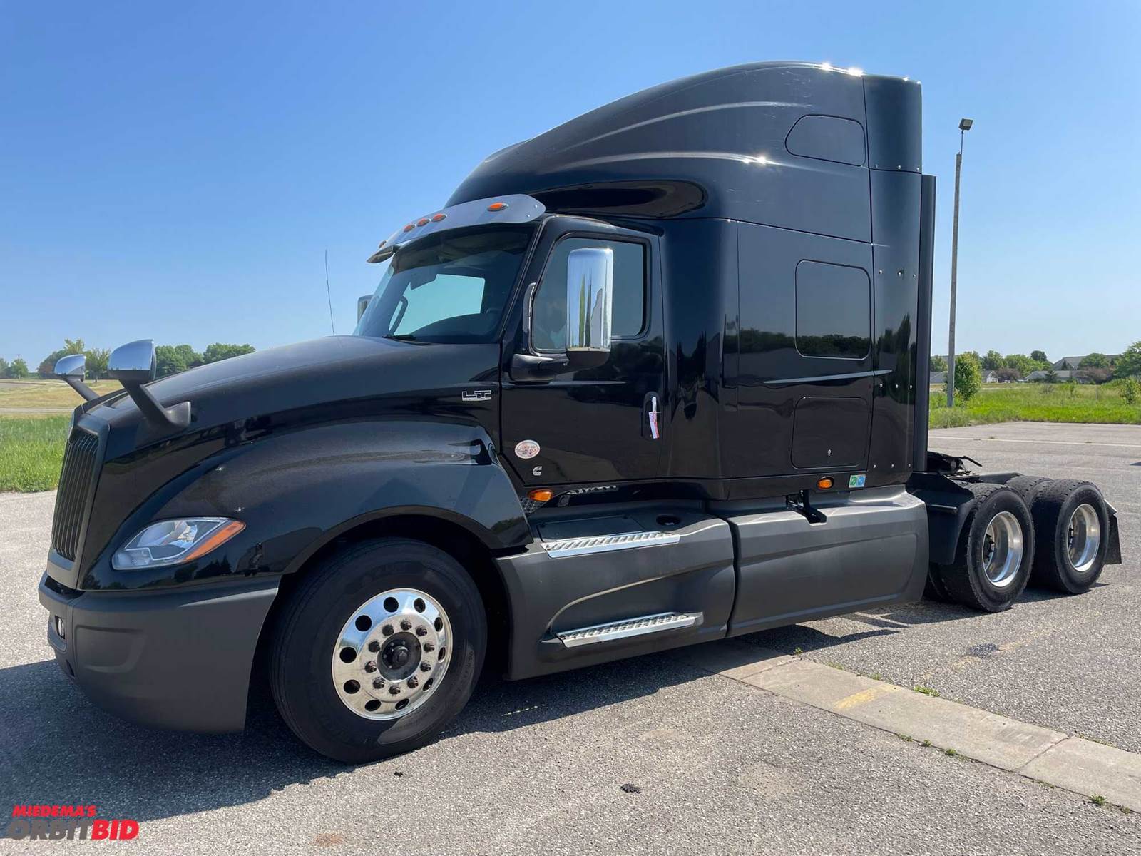 2017 International LT625 Sleeper Semi Truck For Sale Wayland, MI 1