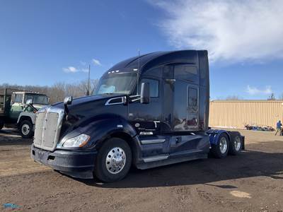 2019 Kenworth T680 Sleeper Semi Truck