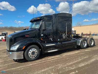 2017 Peterbilt 375 Sleeper Semi Truck