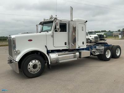 2006 Peterbilt 378 Sleeper Semi Truck