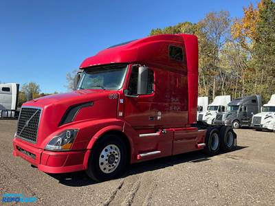 2015 Volvo VNL Sleeper Semi Truck