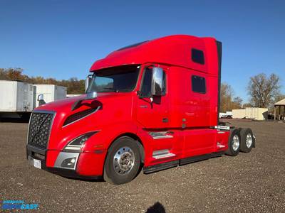 2018 Volvo VNL Sleeper Semi Truck