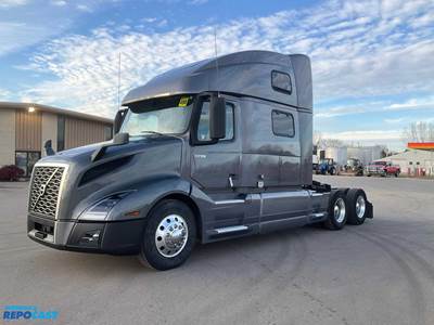 2020 Volvo VNL Sleeper Semi Truck