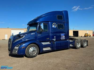 2020 Volvo VNL Sleeper Semi Truck