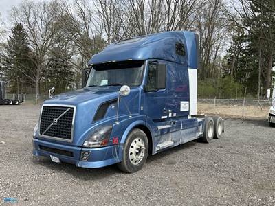 2012 Volvo VNL Sleeper Semi Truck