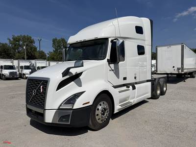 2021 Volvo VNL Sleeper Semi Truck