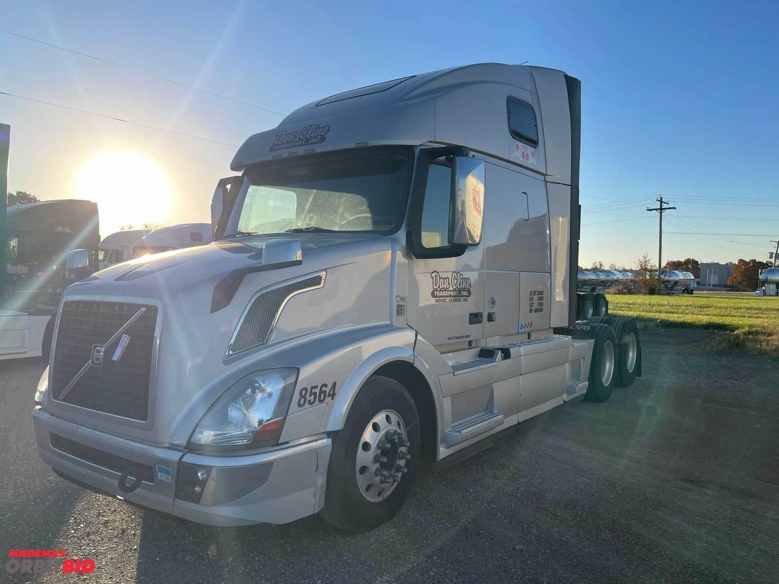 2016 Volvo VNL64T670 Sleeper Semi Truck For Sale Mt. Vernon, MO