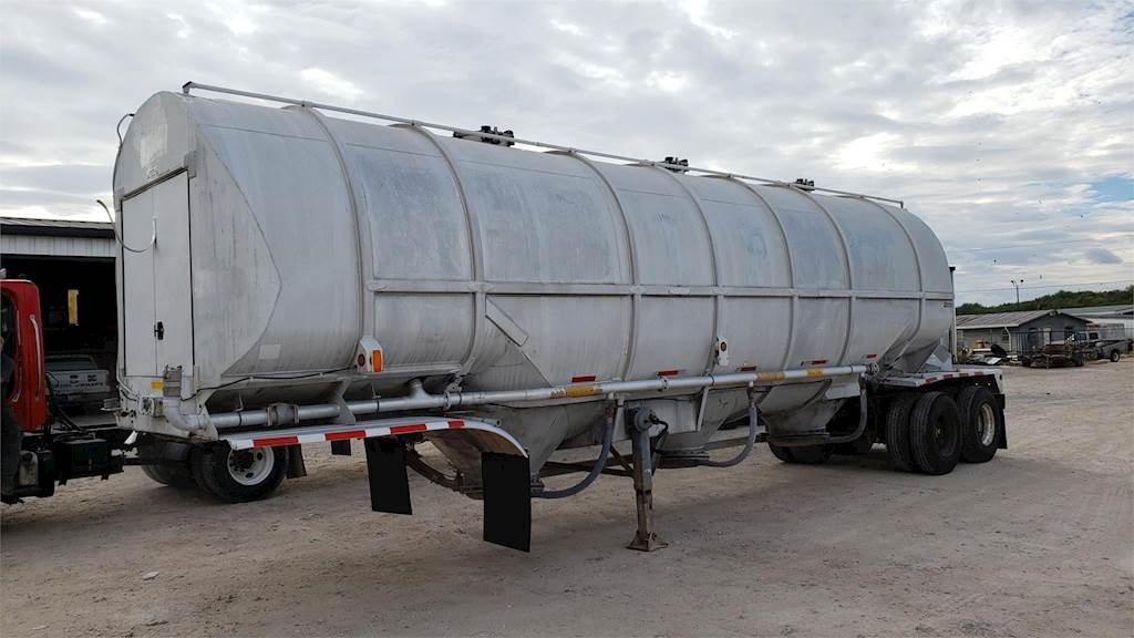 1969 Fruehauf 1390 DRY BULK TRAILER IN STOCK 4900 Dry Bulk / Pneumatic