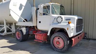 Ford L8000 Medium Duty Cab & Chassis Truck