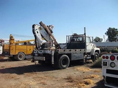 Ford F-800 Crane Truck - PESCI P1200 Knuckle Boom Crane