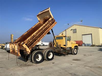 International S2500 Heavy Duty Dump Truck