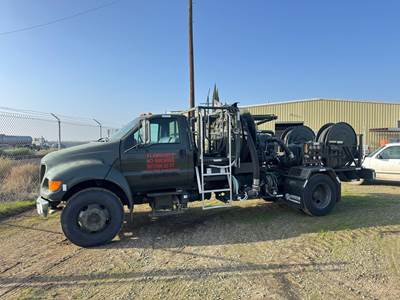 Ford F-600 XLT Mechanic / Service Truck - 210HP