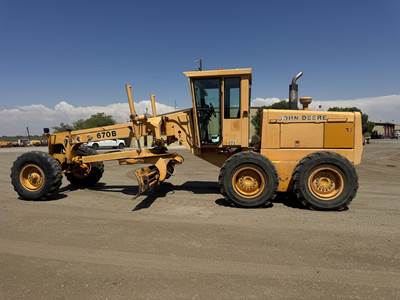 John Deere 670B Motor Grader