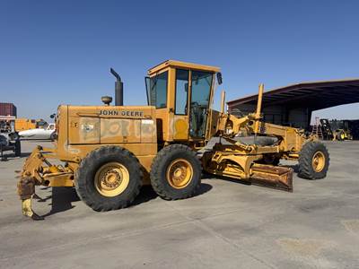 John Deere 670B Motor Grader