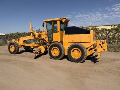 John Deere 670B Motor Grader