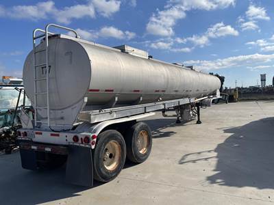 Beall 8800 Gallon Aluminum Non Code Tank Trailer - Tandem Axle, Spring