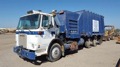White WX64 Recycling Truck