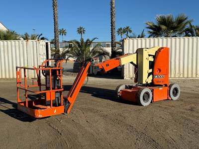 2013 JLG E300AJP Articulating Boom Lift