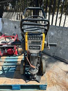 2021 DEWALT D25980K 60# DEMO HAMMER --(LOCATED IN COLTON, CA)--