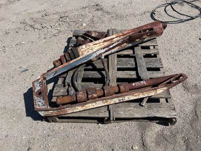 HYDRAULIC CYLINDER, ASST. UTILITY TRACTOR PARTS --(LOCATED IN COLTON, CA)--