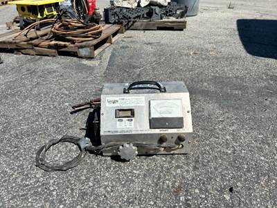 QUICK CHARGE C1600 BATTERY TESTER --(LOCATED IN COLTON, CA)--