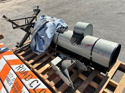 LUME-X 8308001 XENON FOLLOW SPOT LIGHT --(LOCATED IN COLTON, CA)--