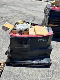 PALLET OF ASST. AUTOMOTIVE PARTS. --(LOCATED IN COLTON, CA)--
