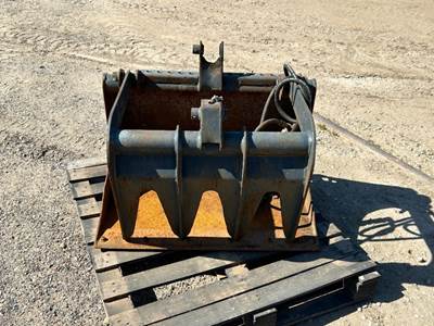 2016 BOBCAT 7135737 36" GRAPPLE BUCKET --(LOCATED IN MADERA, CA)--