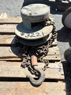 YALE 1-TON CHAIN HOIST --(LOCATED IN COLTON, CA)--