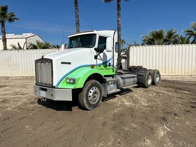 2012 Kenworth T800 Day Cab Truck