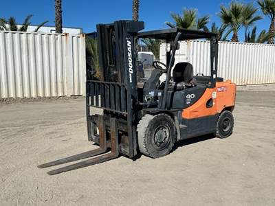 2016 DOOSAN D30S-7 FORKLIFT