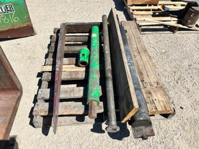 PALLET OF 4' FORK, HYDRAULIC RAM, ASST. PARTS