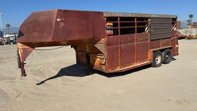 1984 HILLSBORO GOOSENECK LIVESTOCK TRAILER