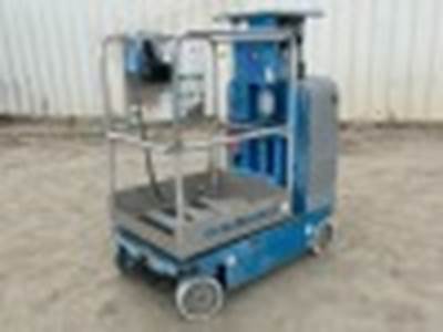 2006 GENIE GR12 PERSONNEL LIFT
