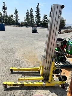 SUMNER 2118 MATERIAL LIFT